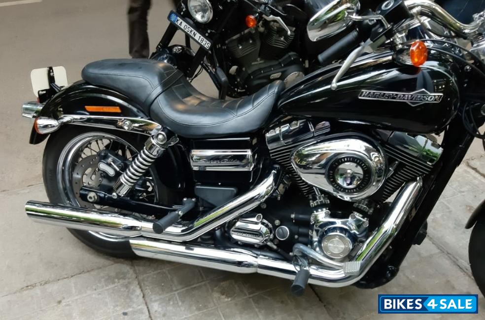 Black And Crome Harley Davidson Dyna FXDC Super Glide Custom