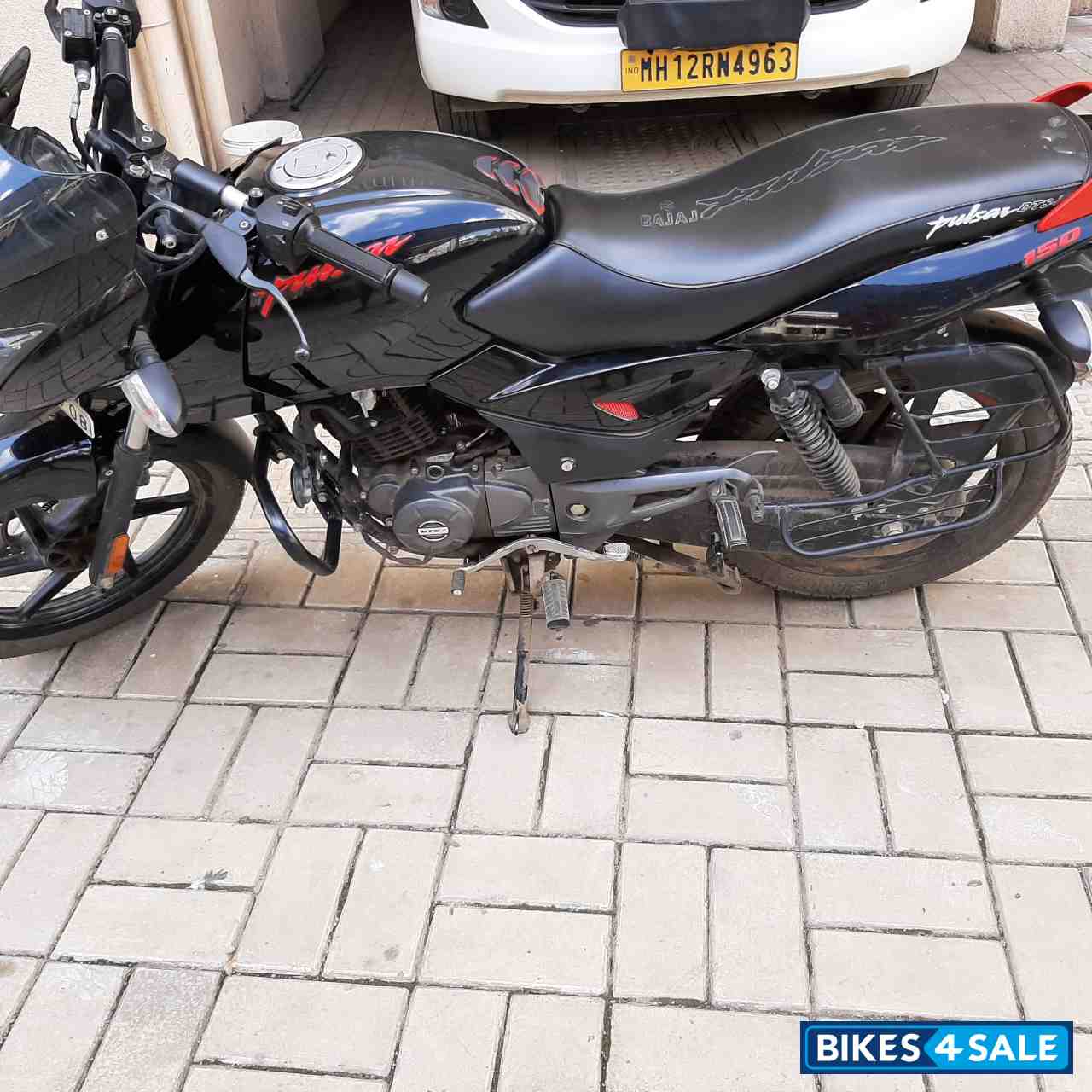 Bajaj Pulsar 150 Neon