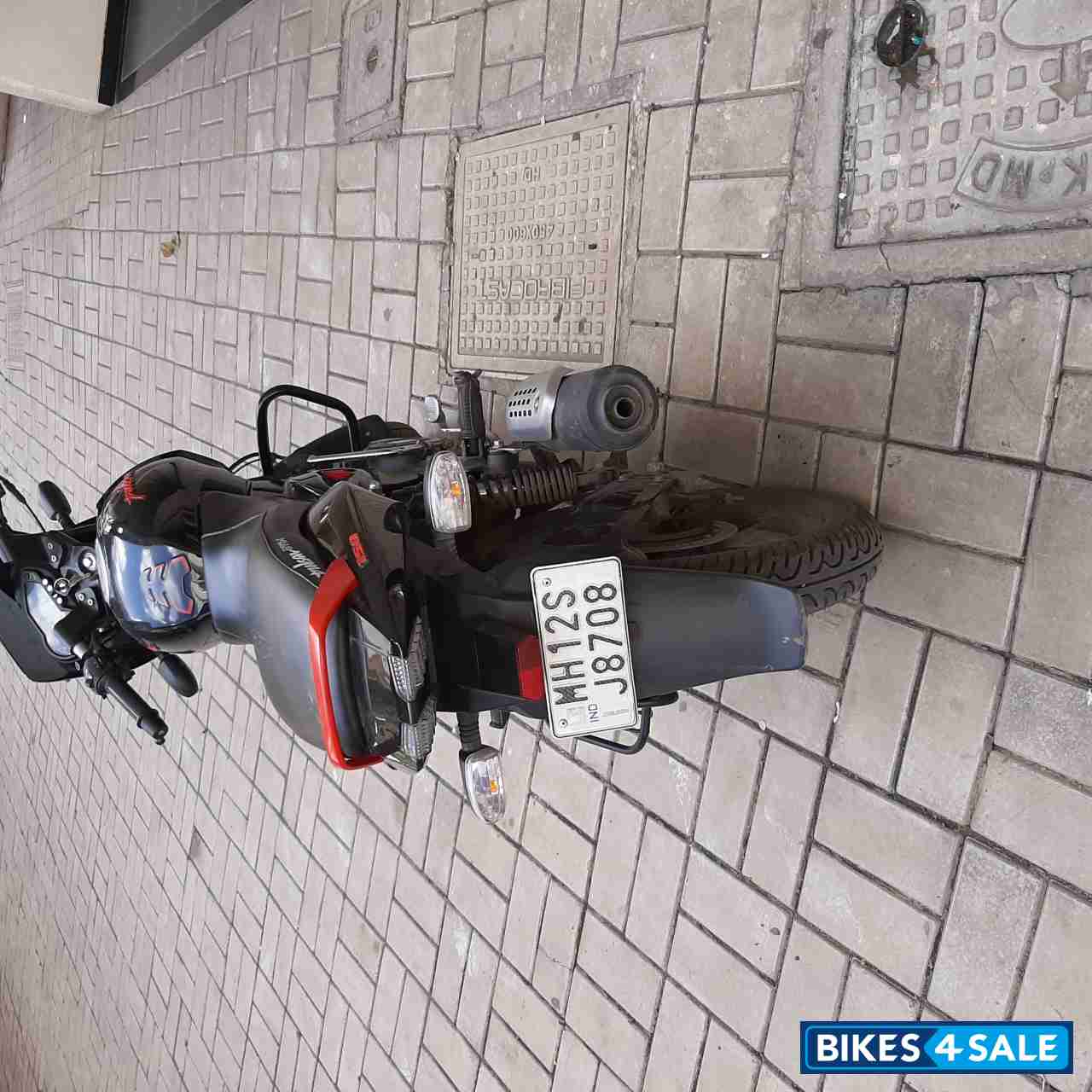 Bajaj Pulsar 150 Neon