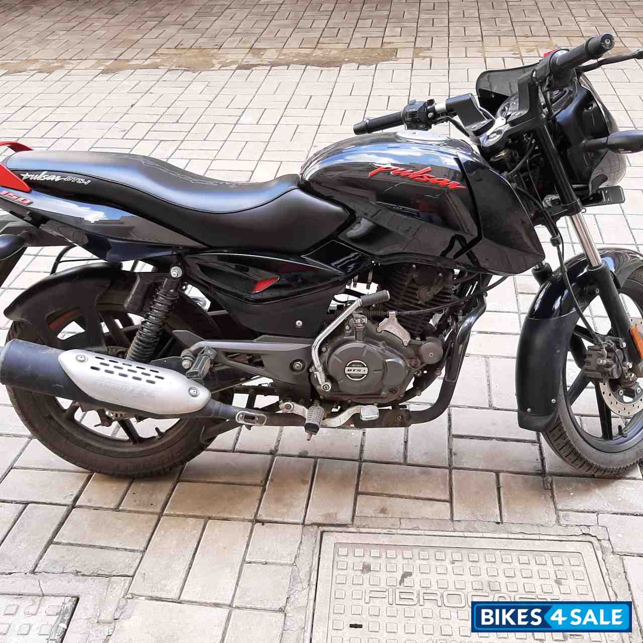 Bajaj Pulsar 150 Neon