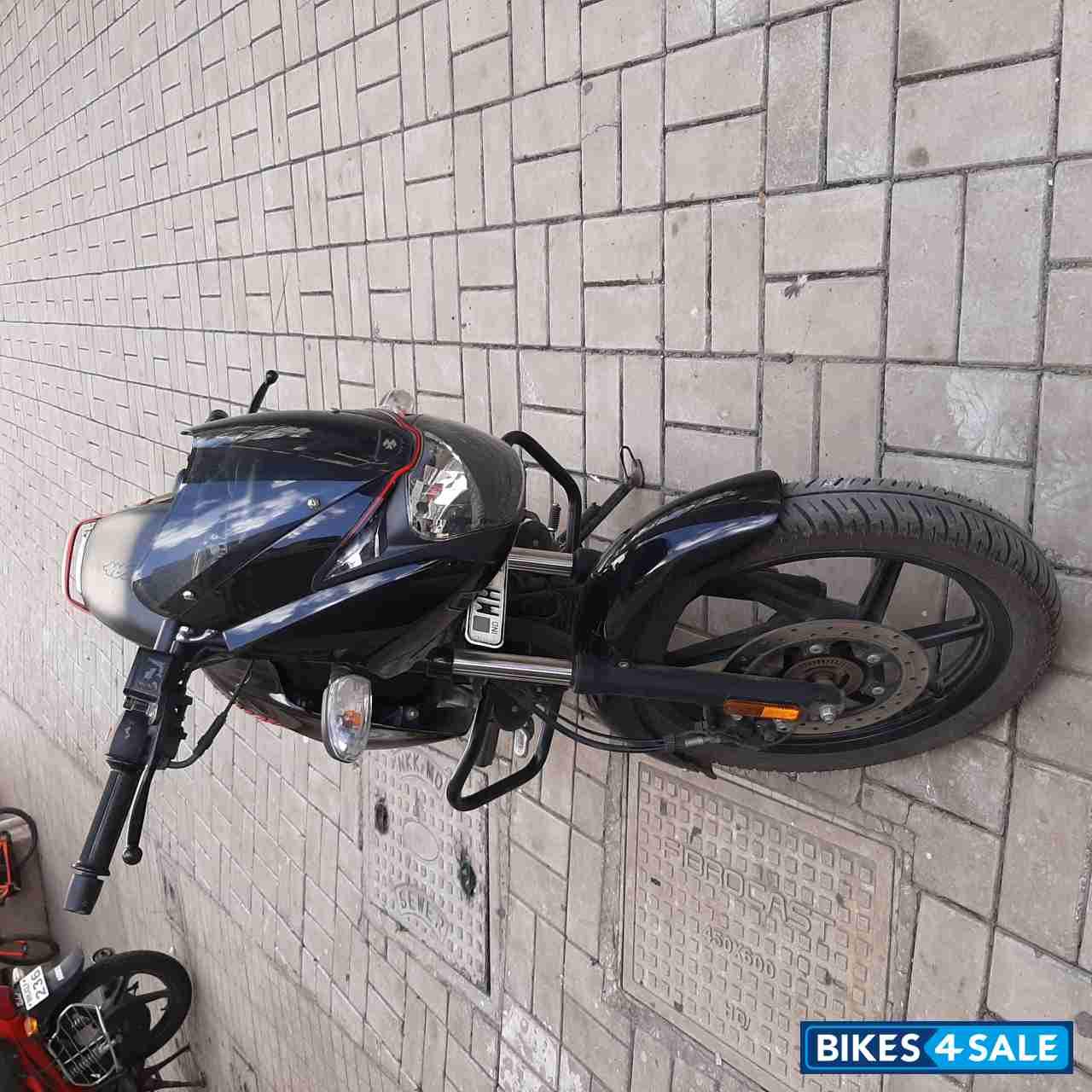 Bajaj Pulsar 150 Neon