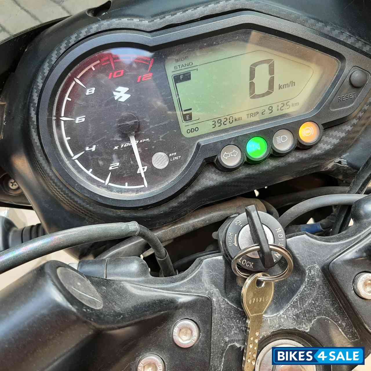 Bajaj Pulsar 150 Neon