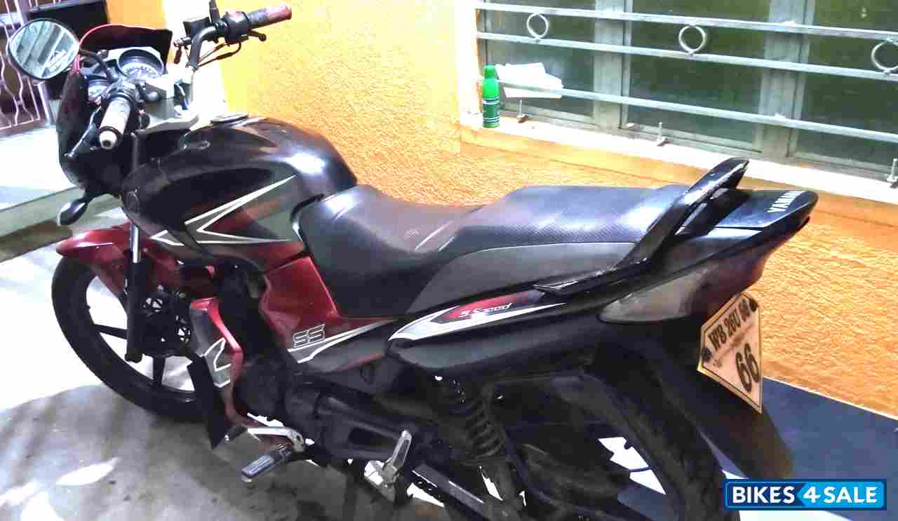 Black And Red Yamaha SS125