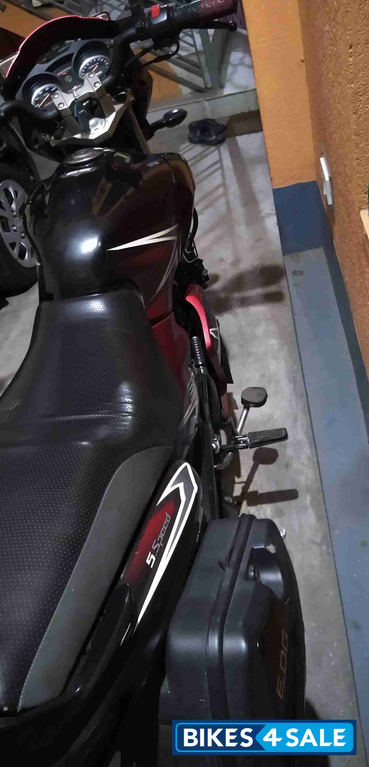 Black And Red Yamaha SS125 Black And Red Yamaha SS125