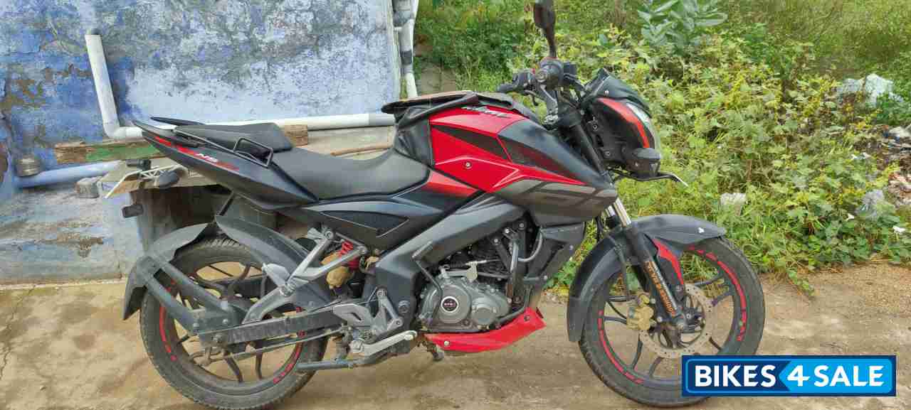 Red Bajaj Pulsar NS 160