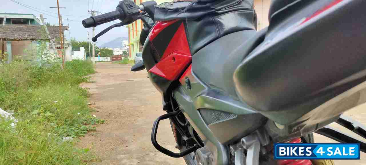 Red Bajaj Pulsar NS 160