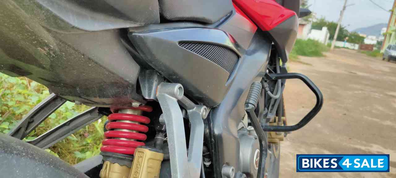 Red Bajaj Pulsar NS 160