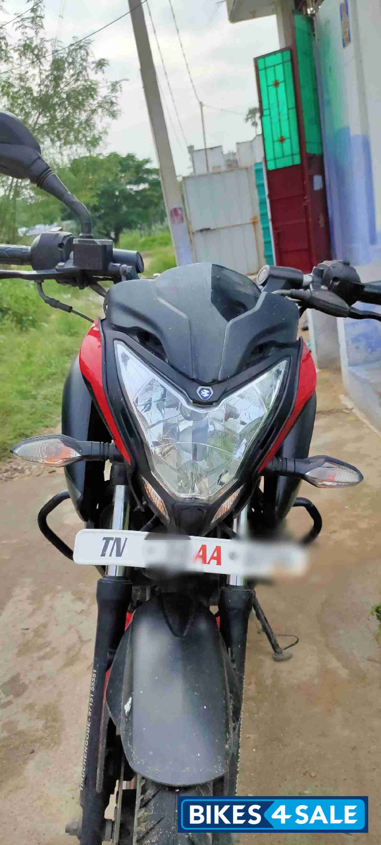 Red Bajaj Pulsar NS 160