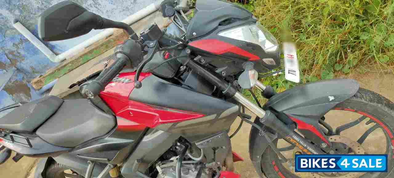 Red Bajaj Pulsar NS 160
