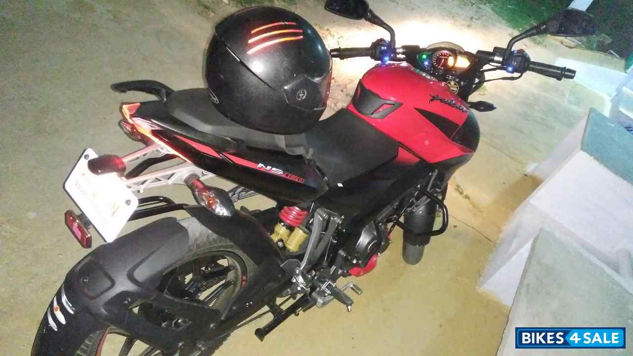 Red Bajaj Pulsar NS 160