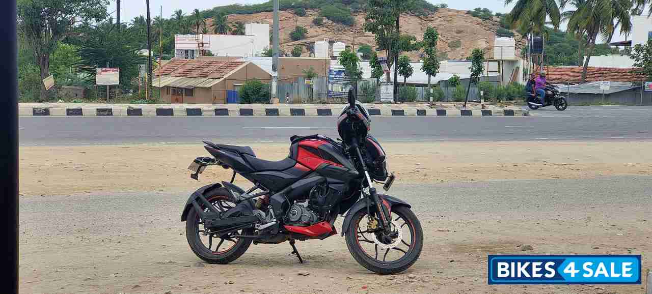 Red Bajaj Pulsar NS 160
