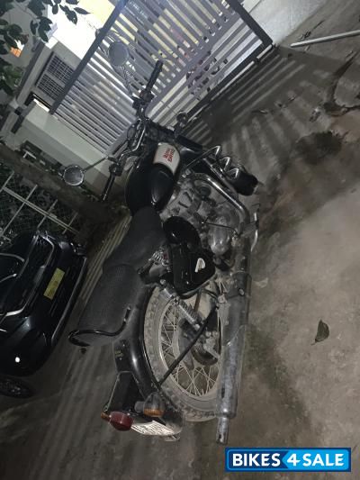 Black Royal Enfield Classic 350 Black Royal Enfield Classic 350