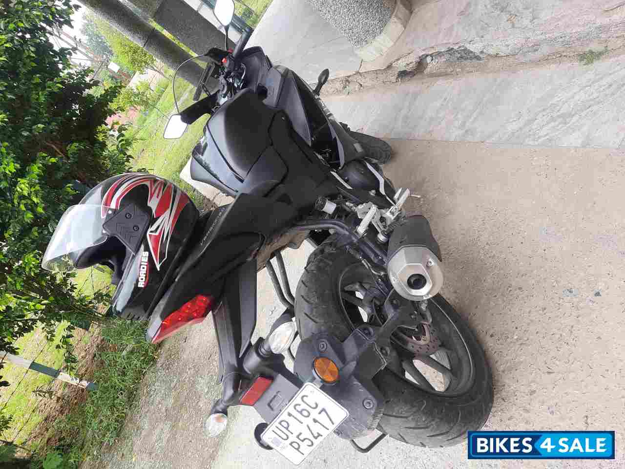 Black Yamaha YZF R15 V3 BS6