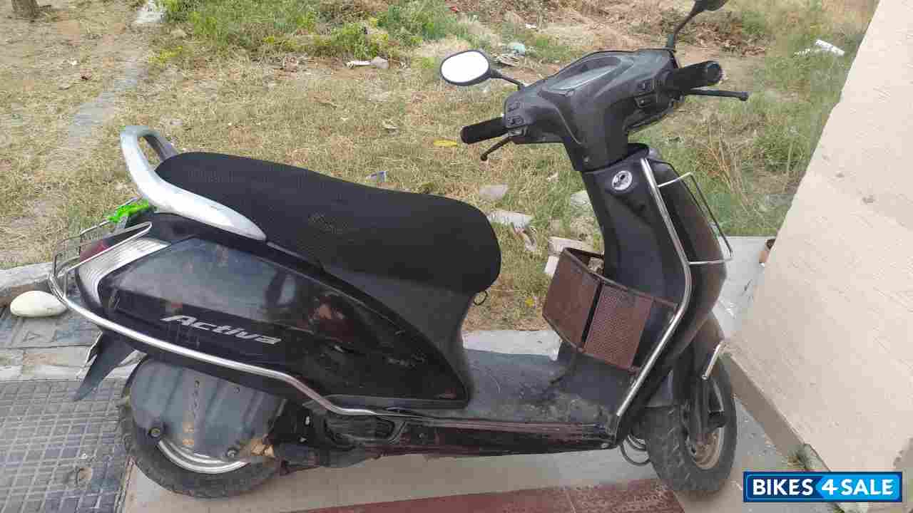 Black Honda Activa