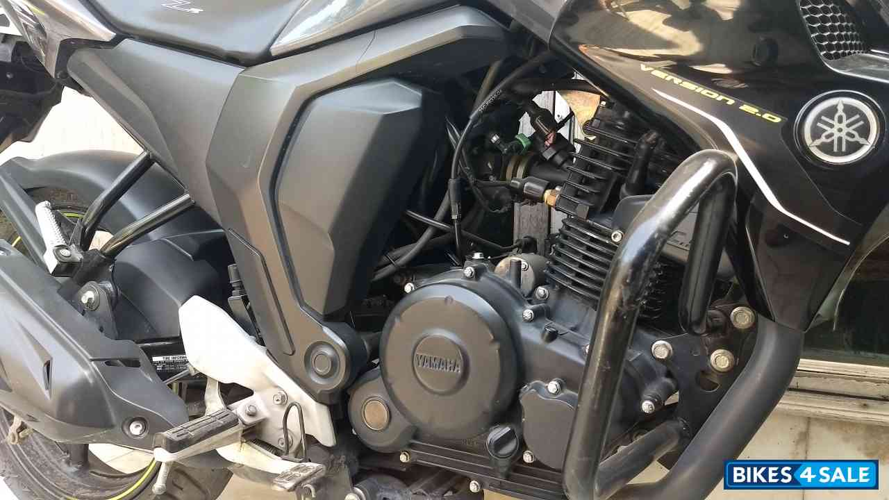 Gray Yamaha FZ1