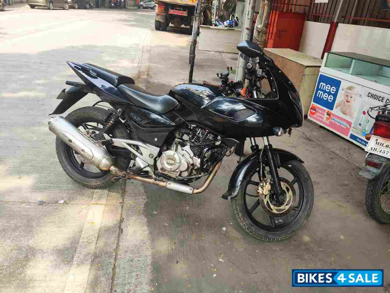 Bajaj Pulsar 220F