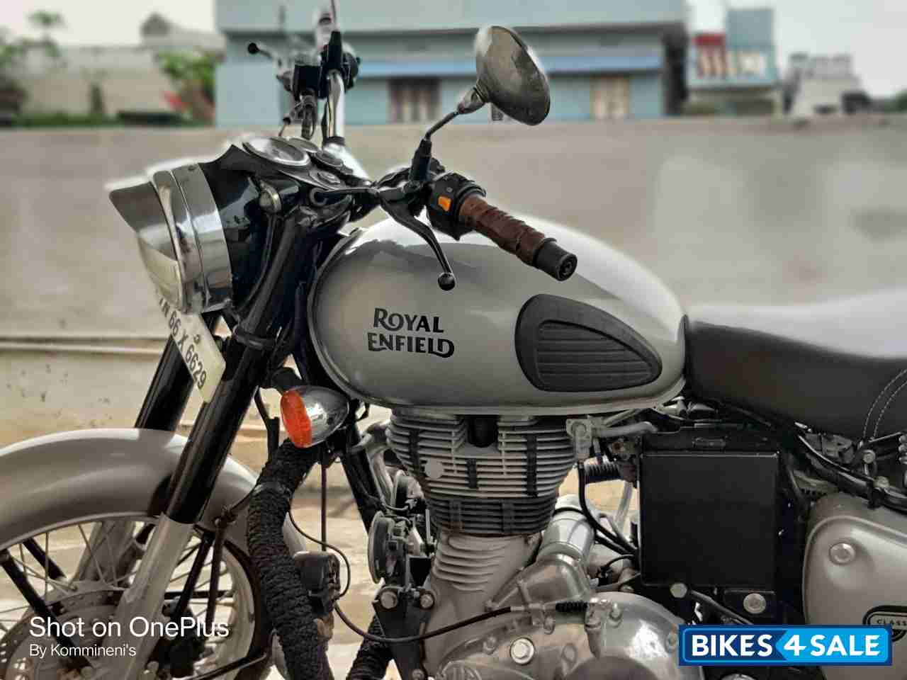 royal enfield classic 350 gunmetal grey price on road