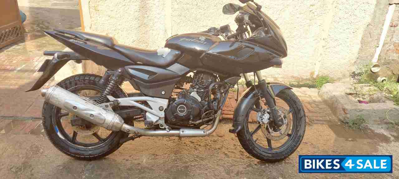 Bajaj Pulsar 220F