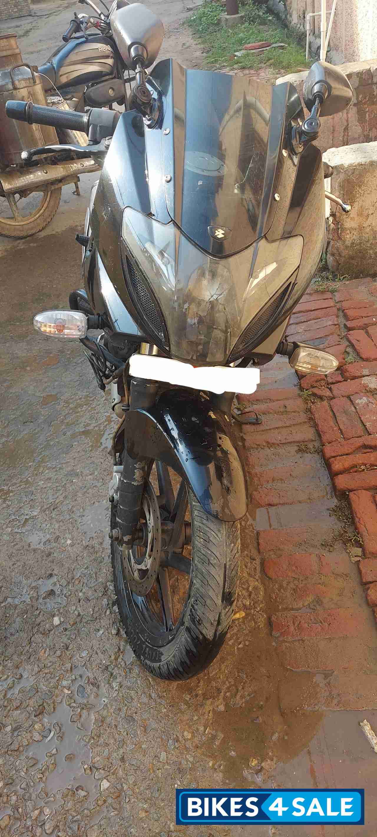 Bajaj Pulsar 220F