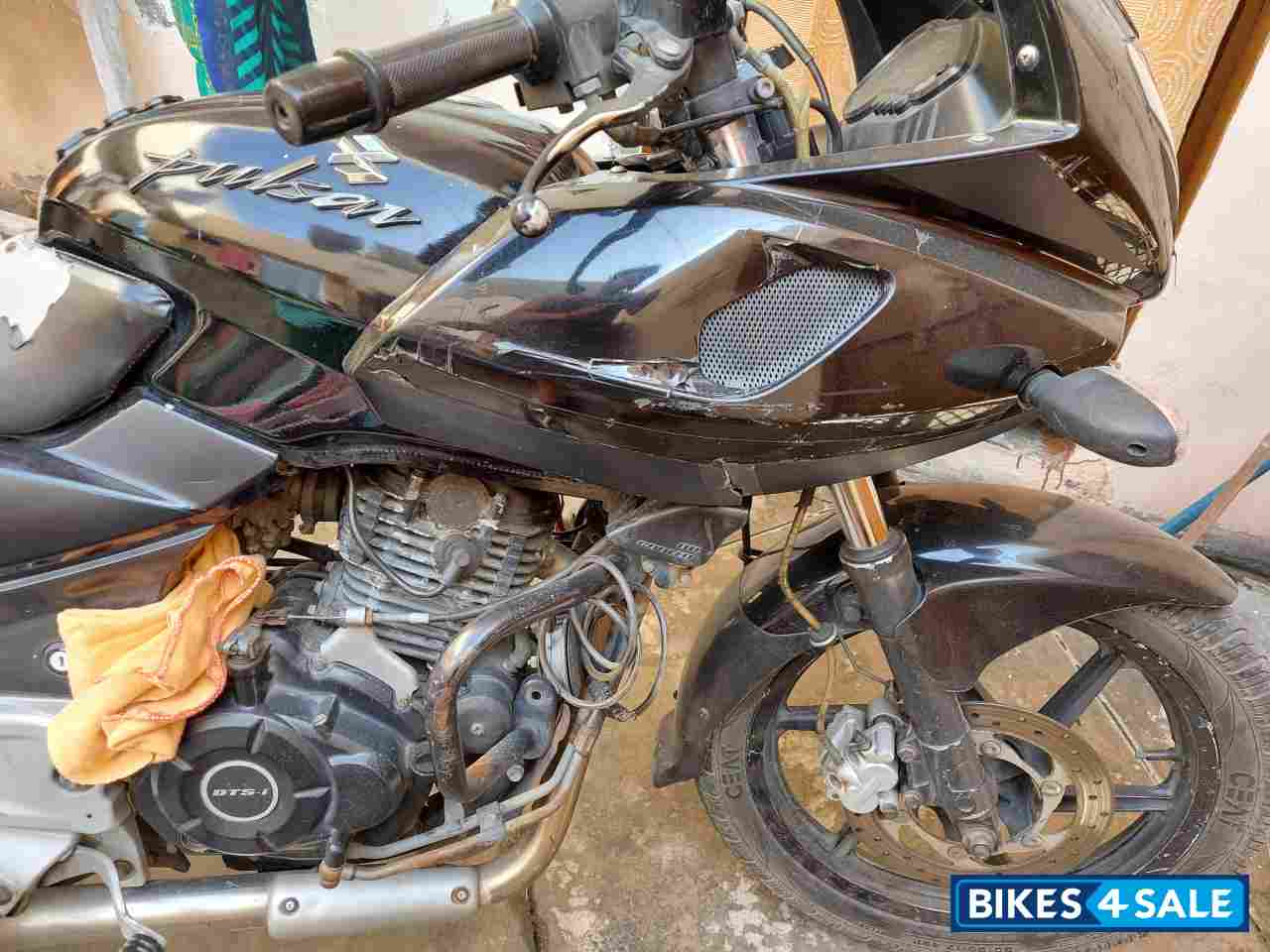 Bajaj Pulsar 220F