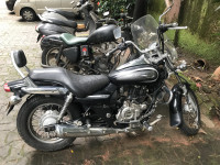 Black Bajaj Avenger 220 DTS-i