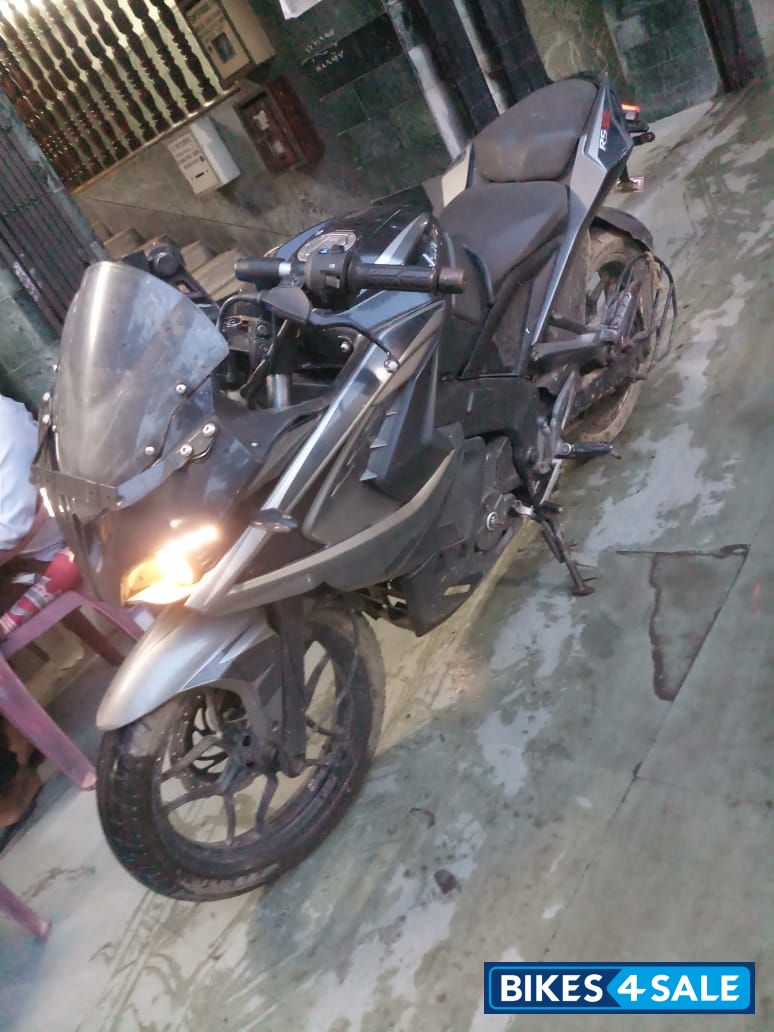 Bajaj  RS 200