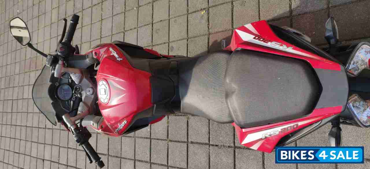 Bajaj Pulsar RS 200 ABS