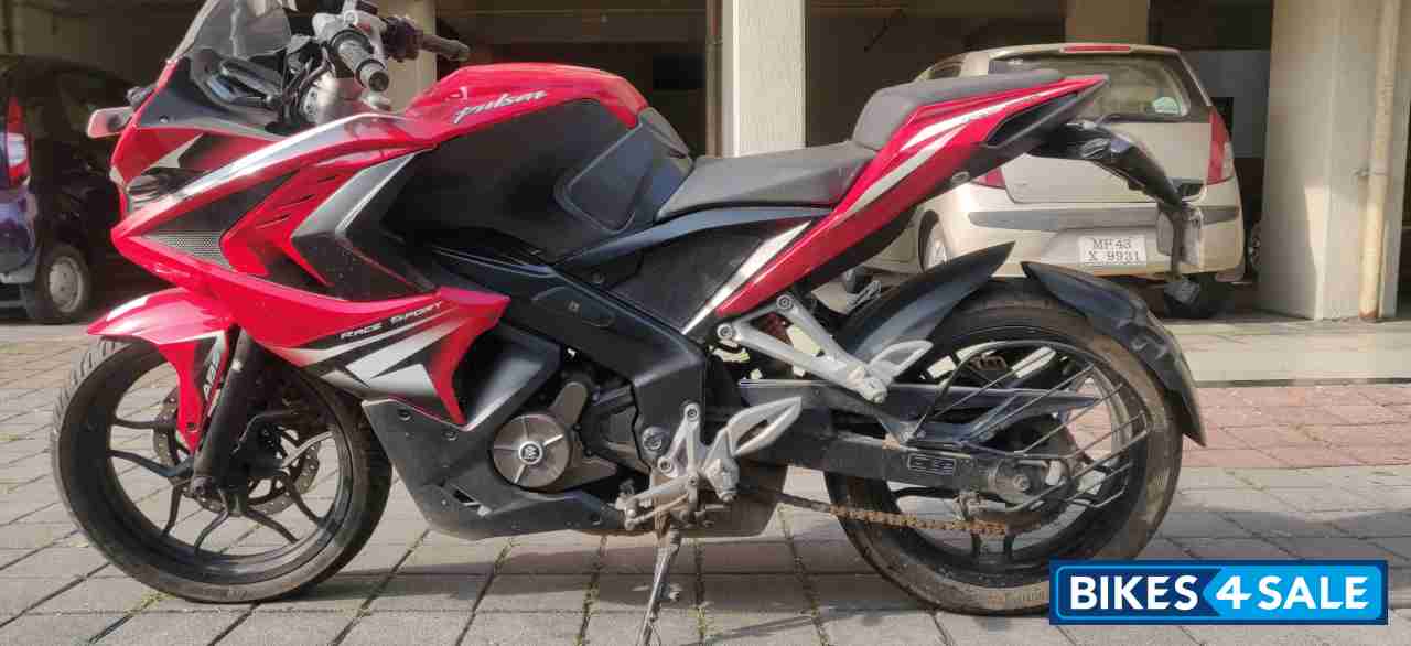 Bajaj Pulsar RS 200 ABS