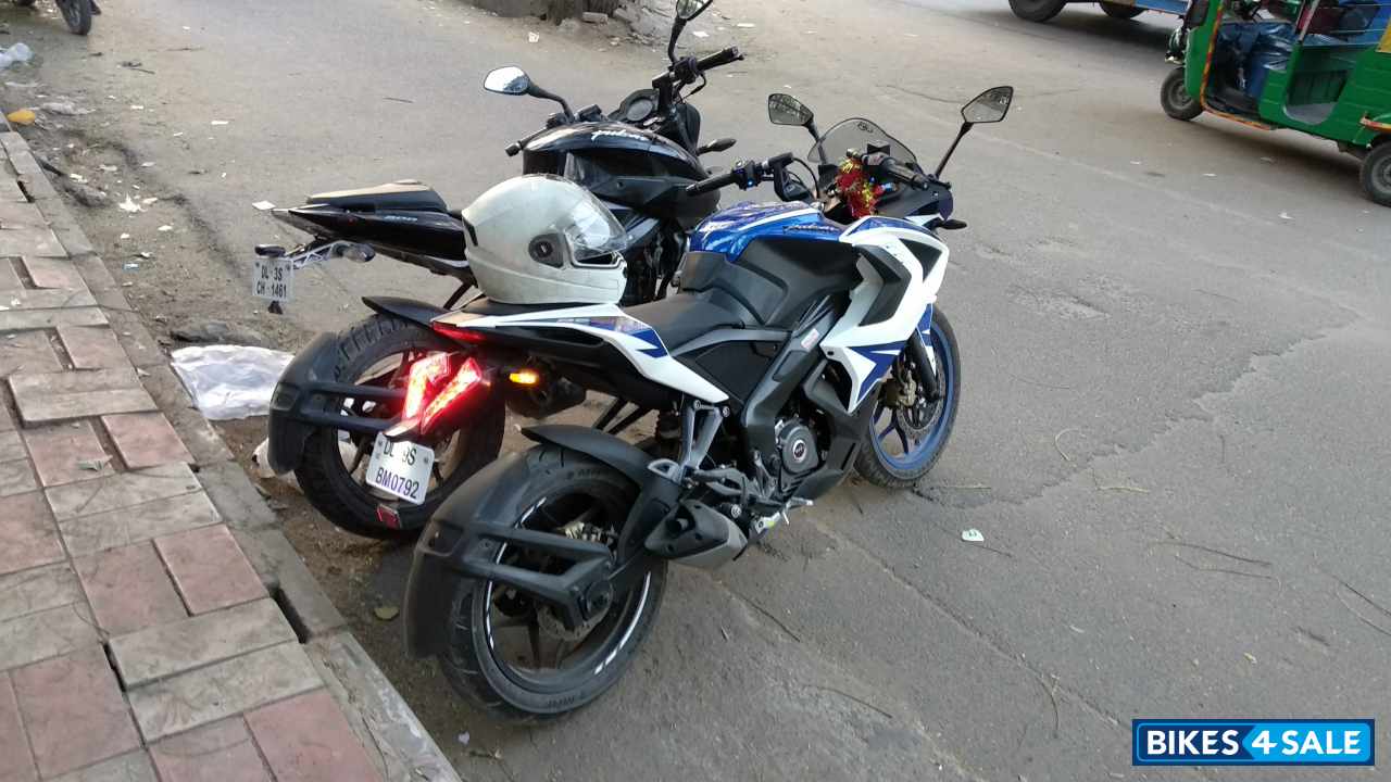 Bajaj Pulsar RS 200