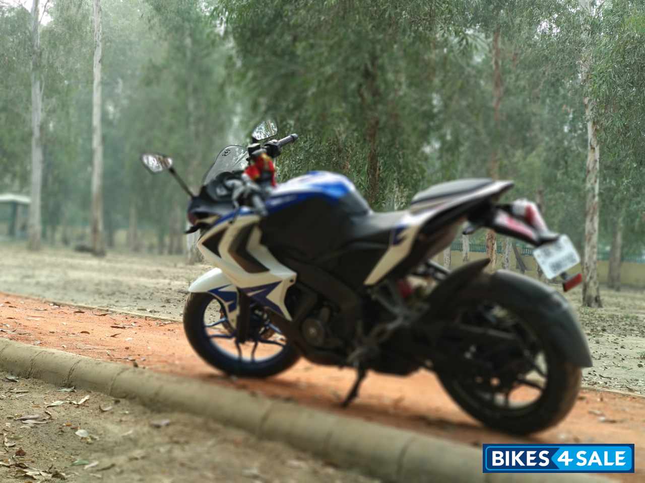 Bajaj Pulsar RS 200