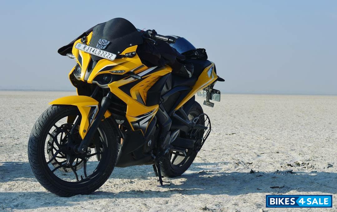 Bajaj Pulsar RS 200