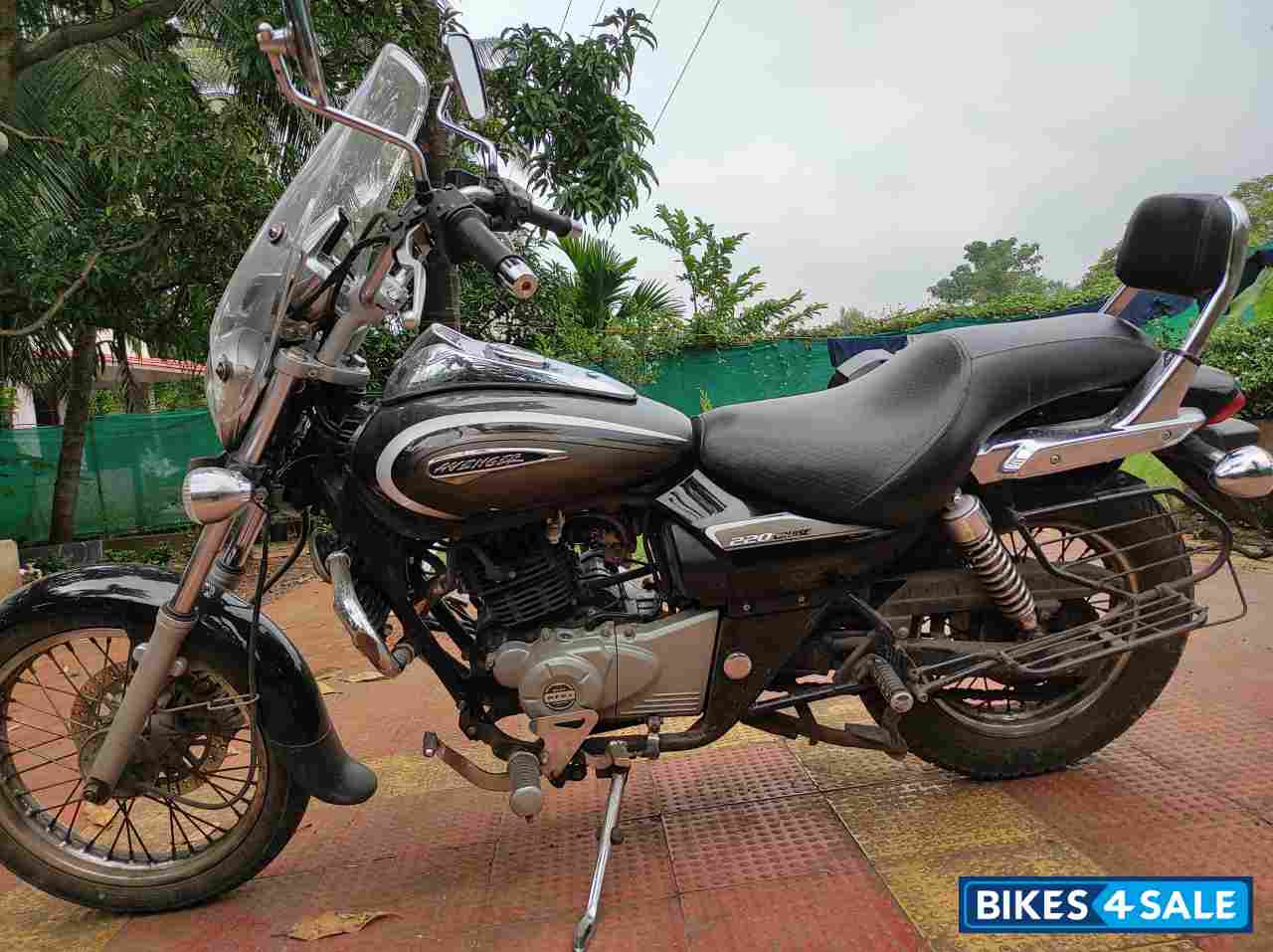 Auburn Black Bajaj Avenger Cruise 220