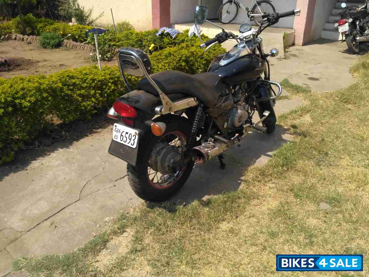 Bajaj Avenger 220 DTS-i