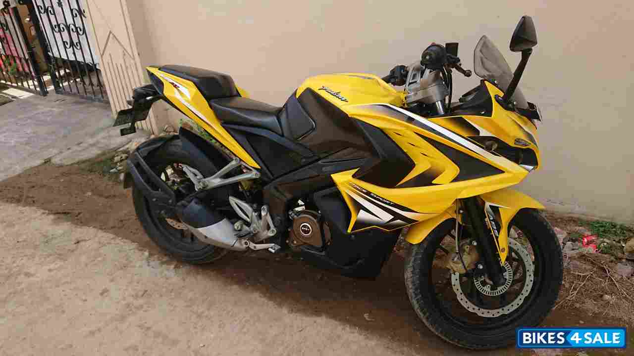 Bajaj Pulsar RS 200 ABS