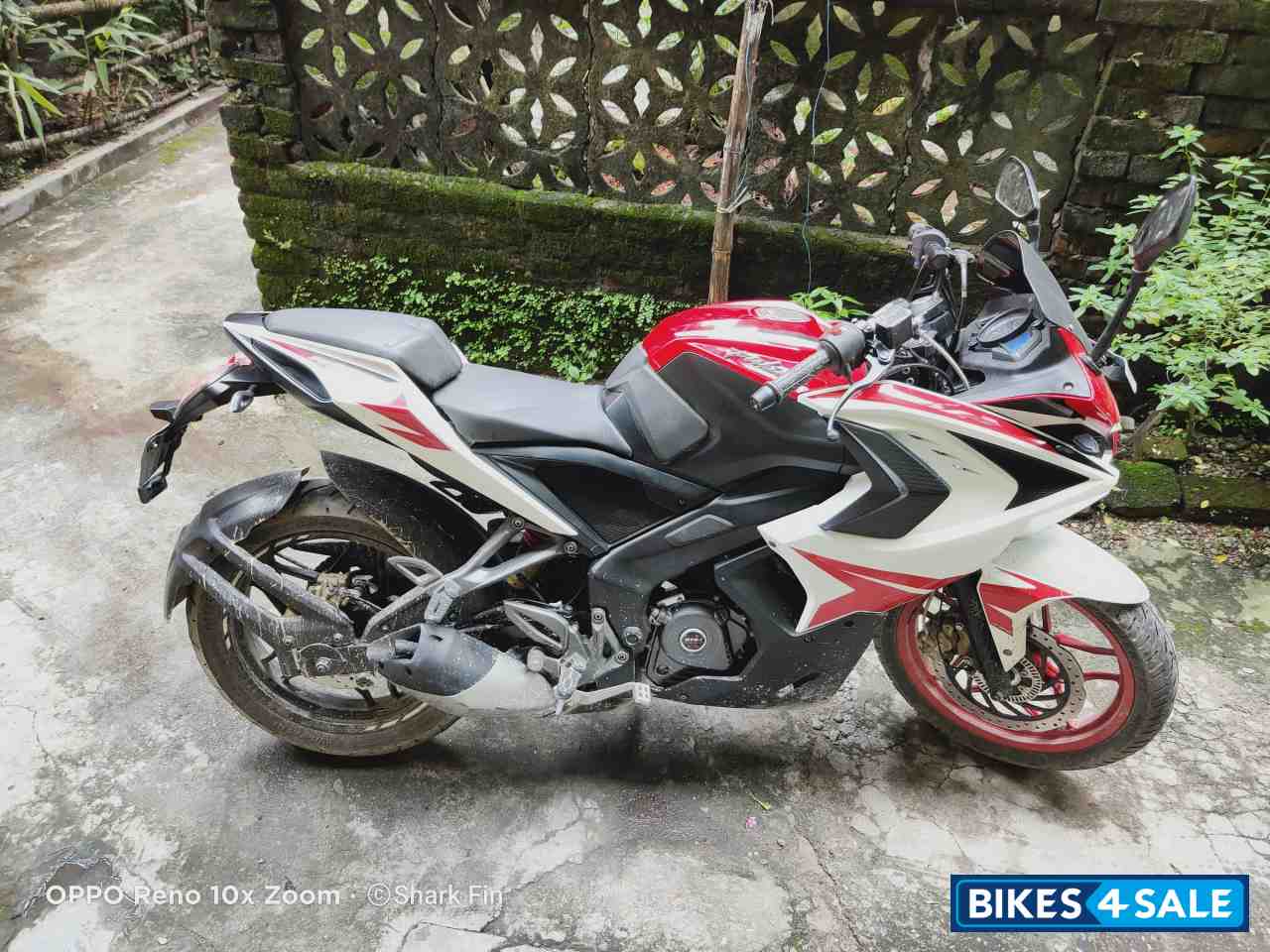 Bajaj Pulsar RS 200 ABS