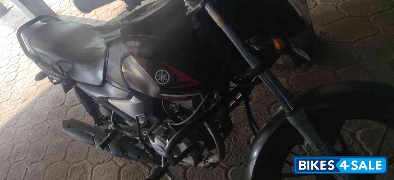 Mat Black Yamaha Saluto RX