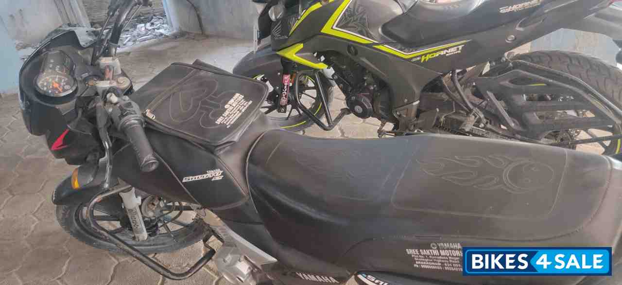 Mat Black Yamaha Saluto RX