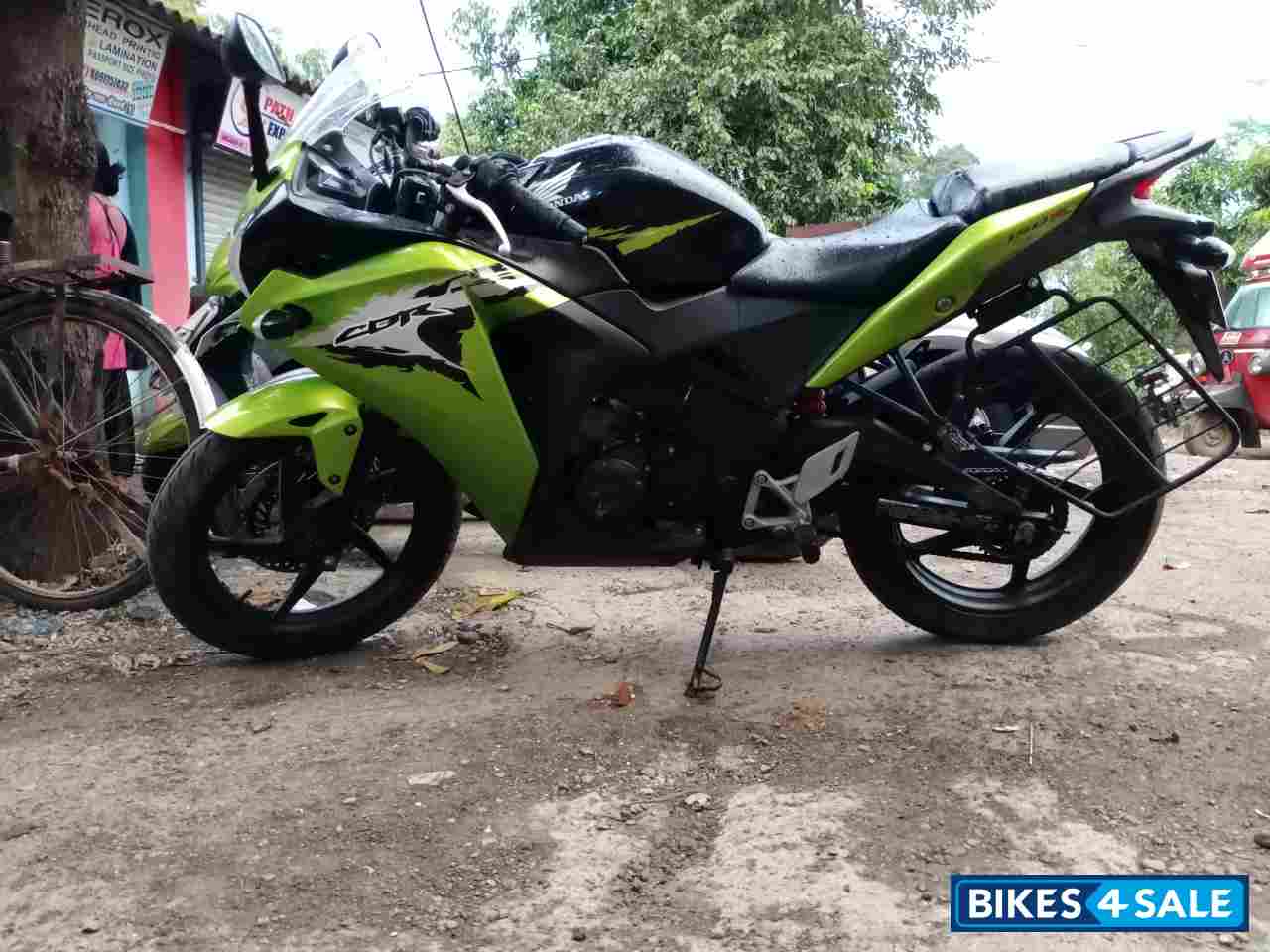 Black Green Honda CBR 150R