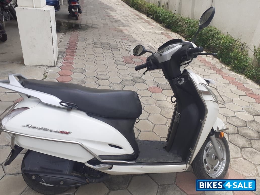White And Black Honda Activa 125