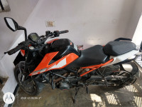 Orange KTM Duke 250