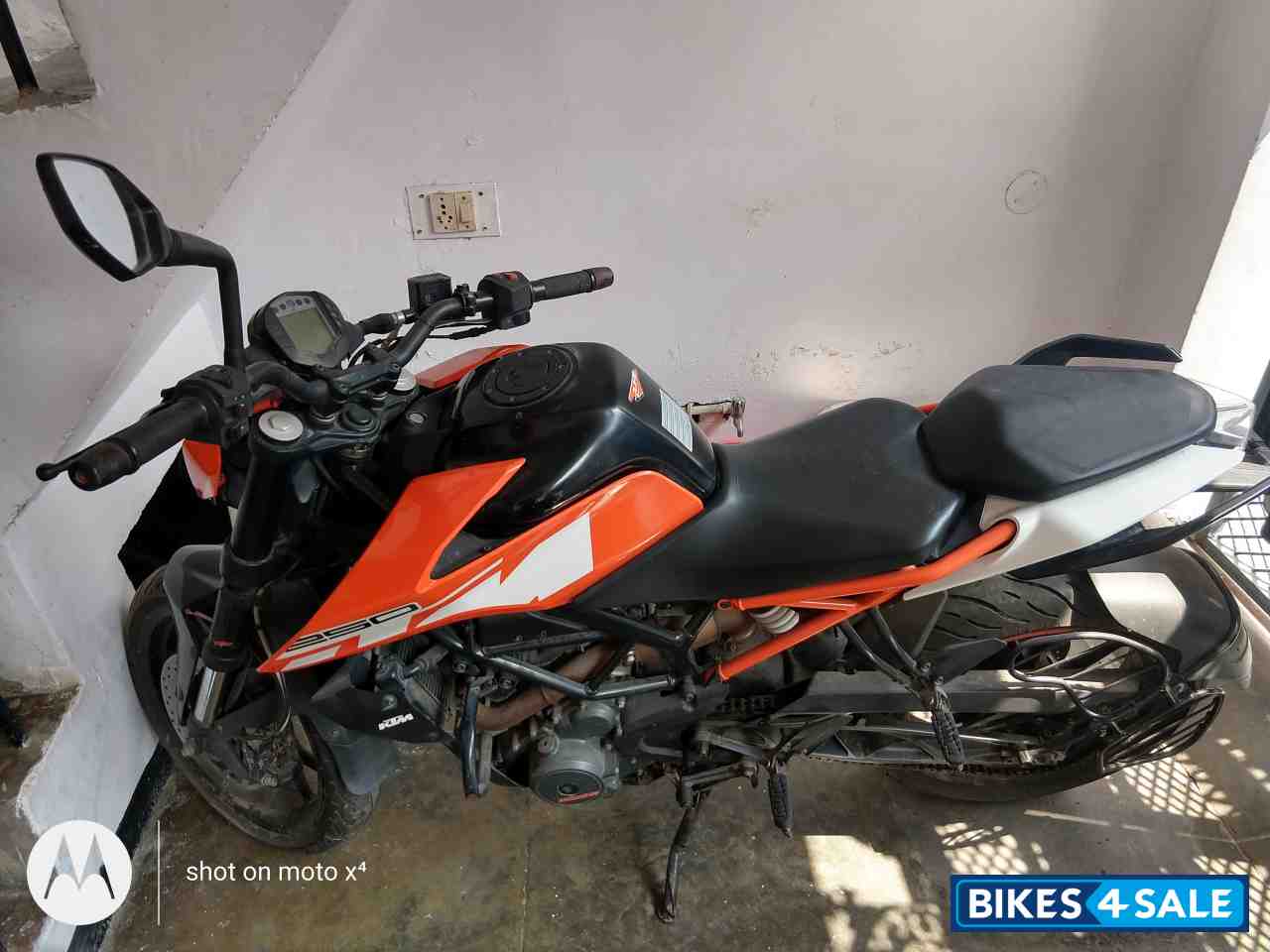 Orange KTM Duke 250