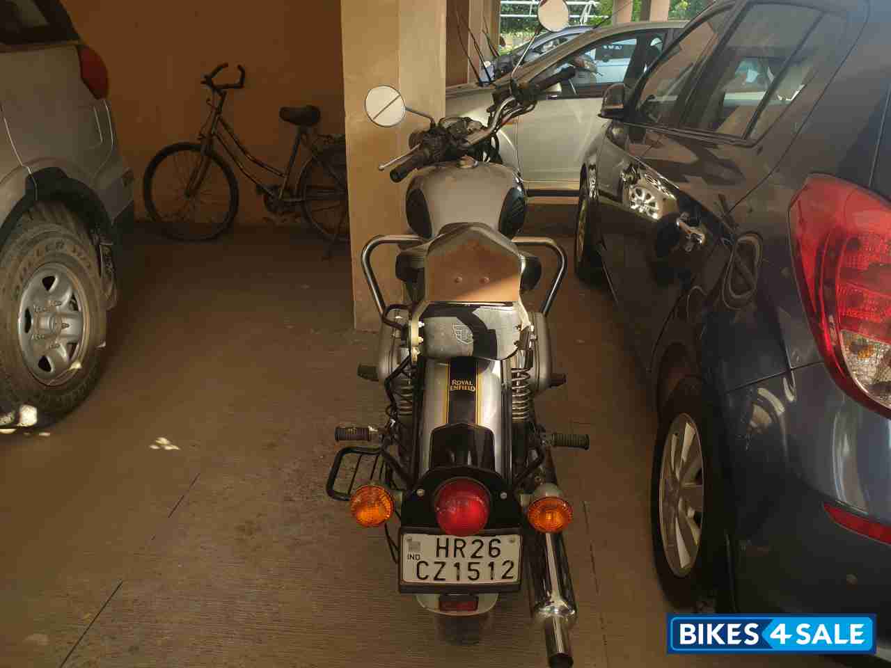 Silver Blaxck Royal Enfield Classic 500