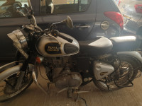 Silver Blaxck Royal Enfield Classic 500