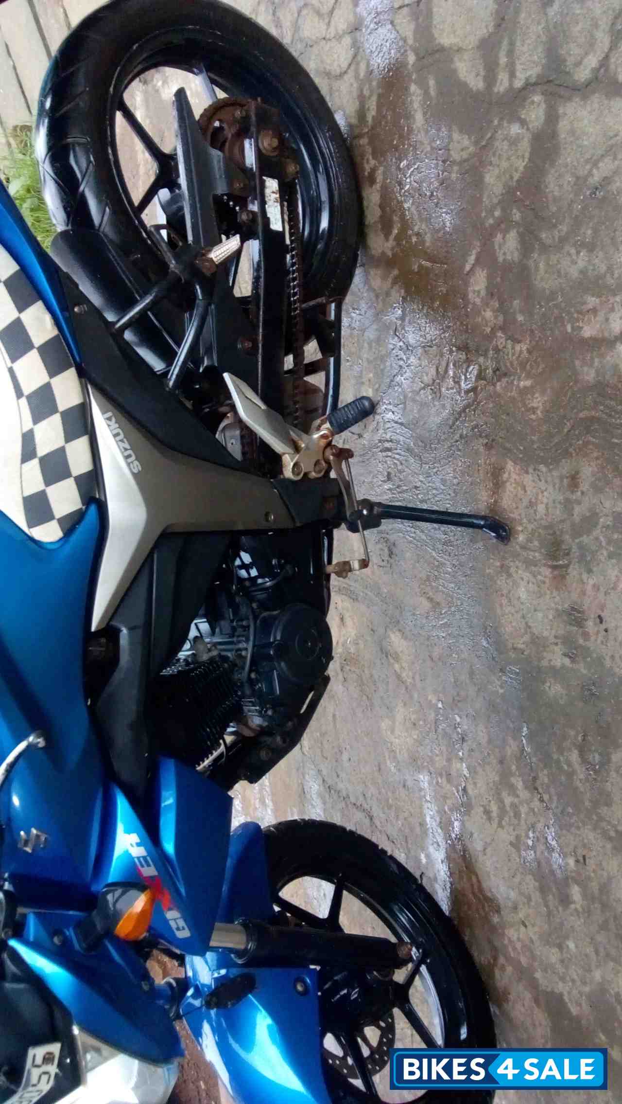 Blue Suzuki Gixxer 150