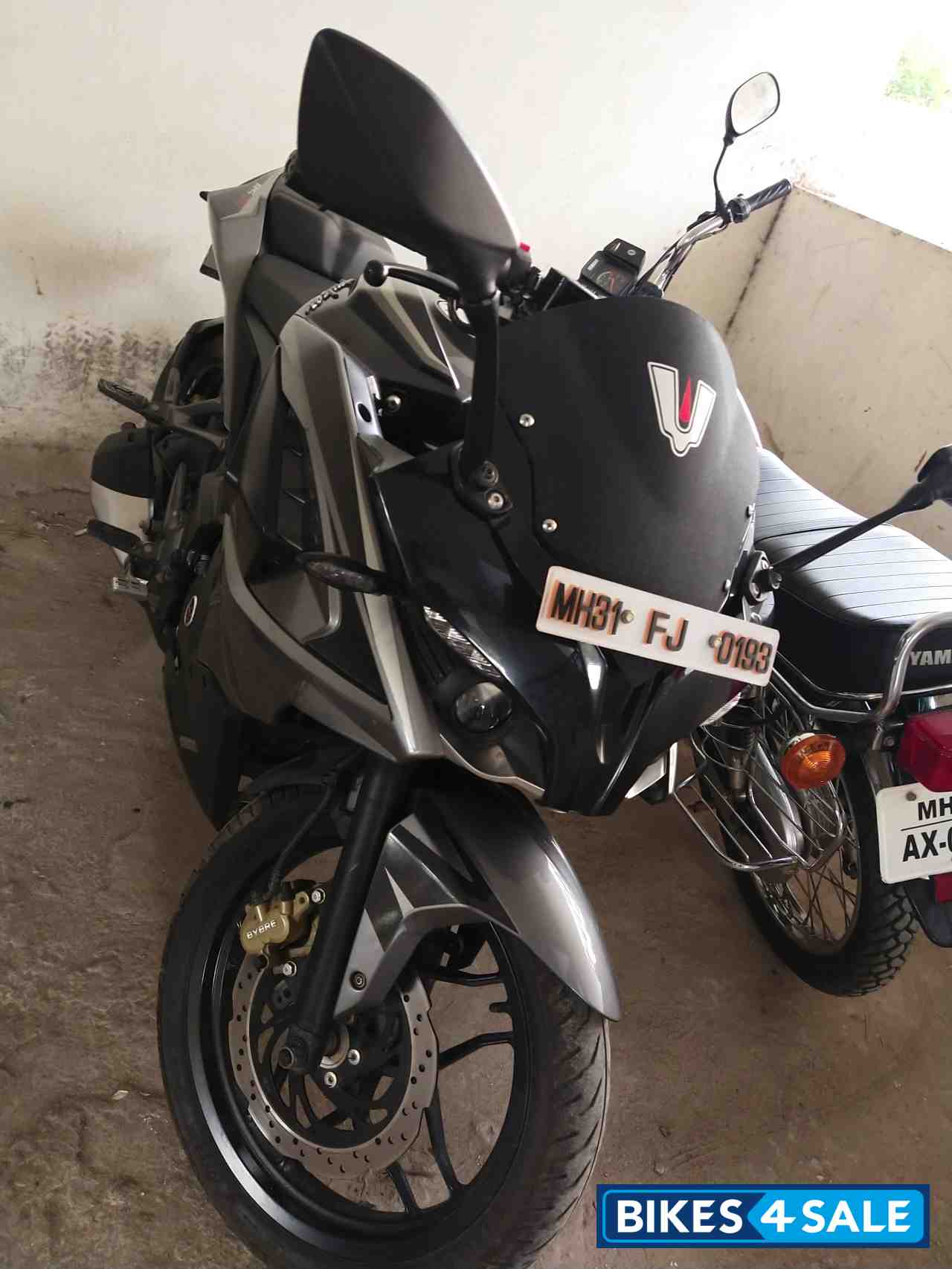 Bajaj Pulsar RS 200