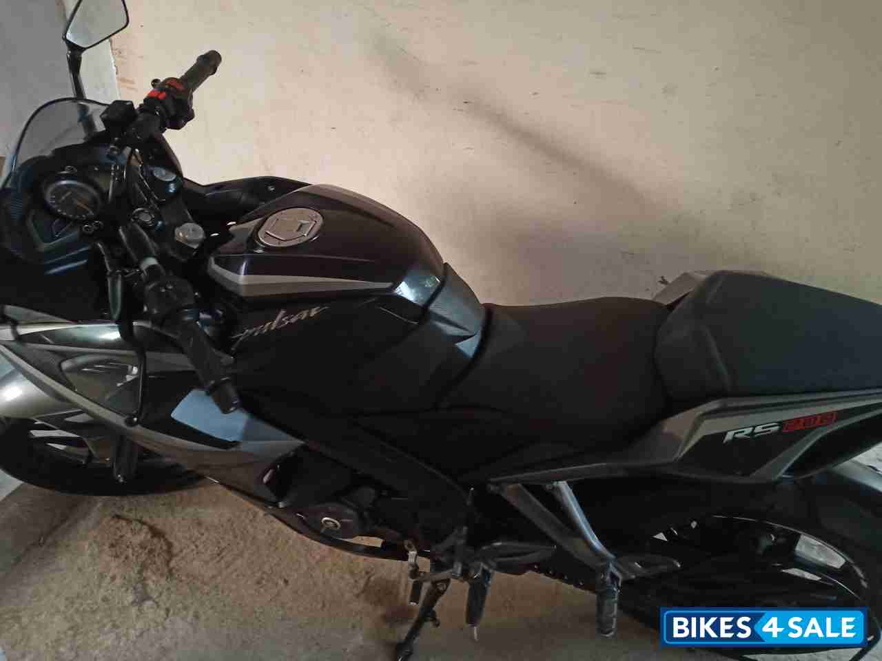 Bajaj Pulsar RS 200 Bajaj Pulsar RS 200