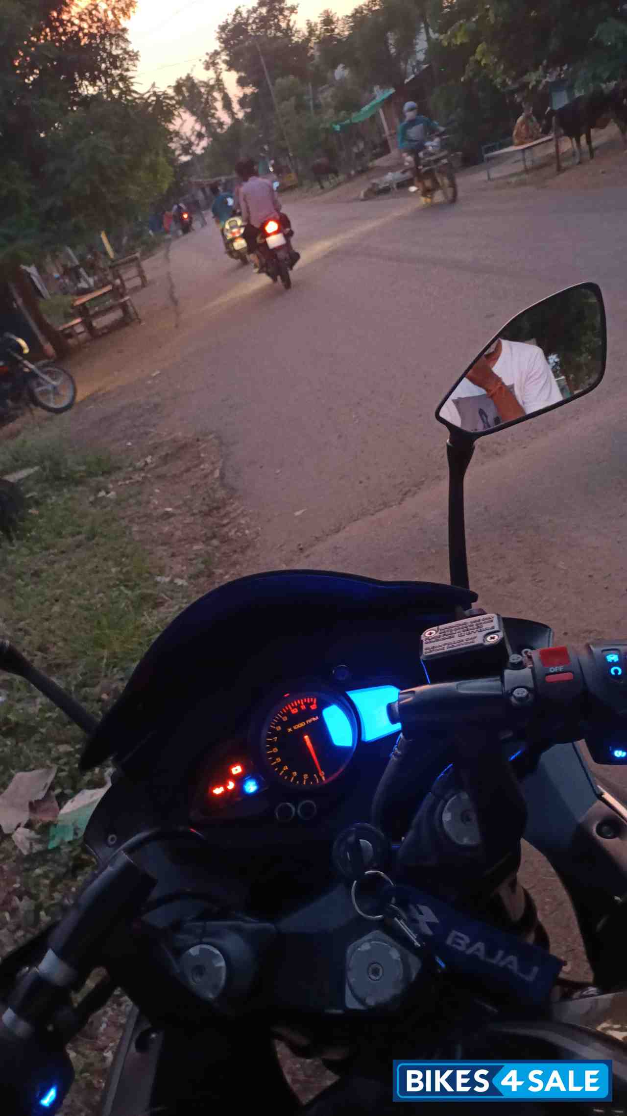 Bajaj Pulsar RS 200 Bajaj Pulsar RS 200