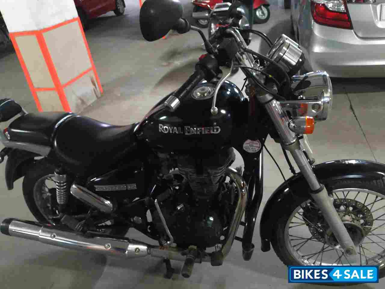 Black Royal Enfield Thunderbird TwinSpark 350