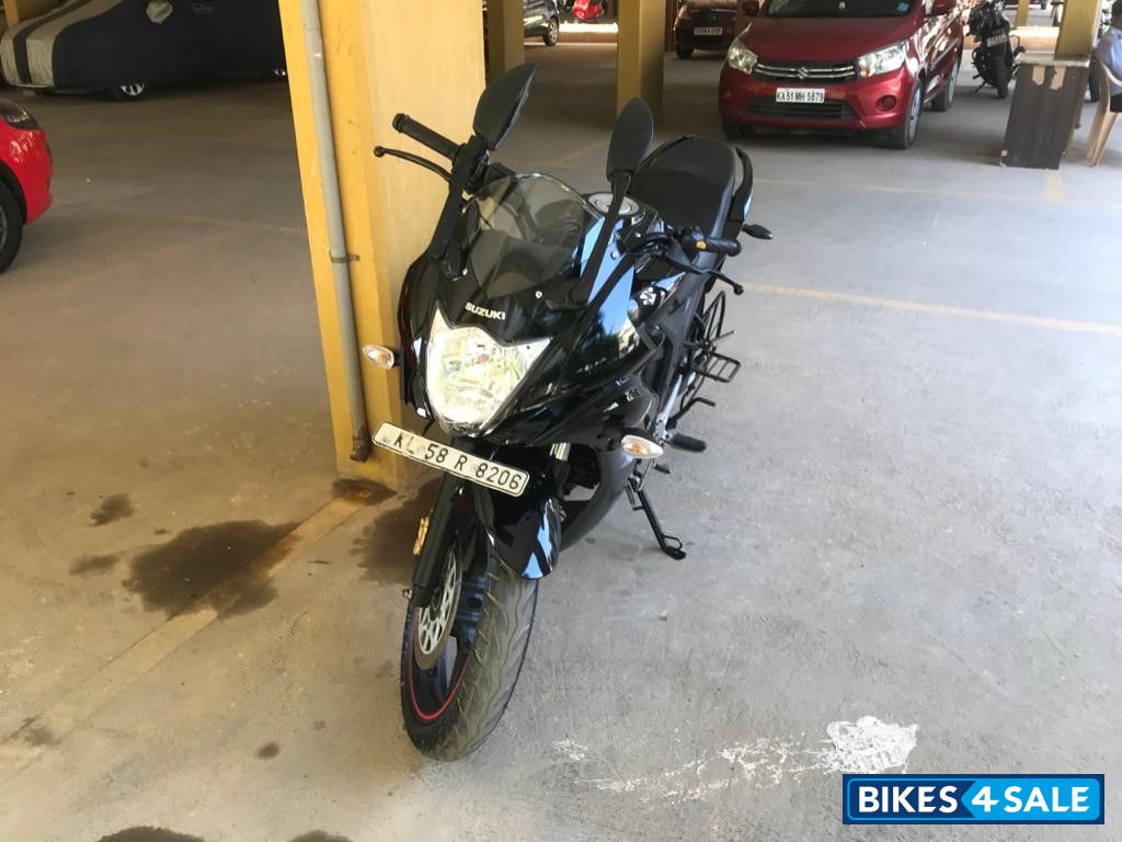 Black Suzuki Gixxer SF Black Suzuki Gixxer SF