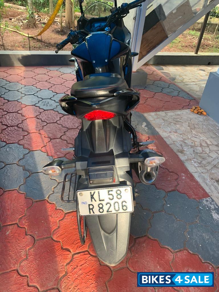 Black Suzuki Gixxer SF Black Suzuki Gixxer SF